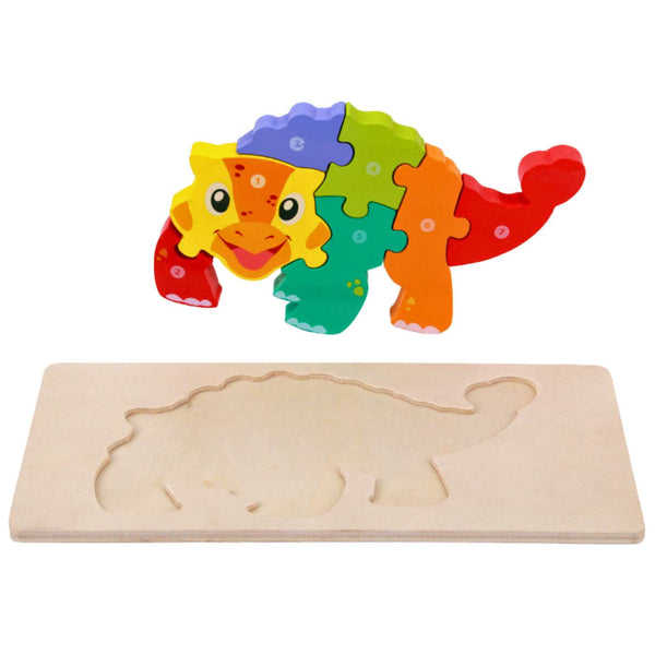 Auf dem Bild sehe ich farbenfrohe Holzpuzzleteile, die zusammen verschiedene Dinosaurierformen ergeben. Jedes Puzzlestück ist in unterschiedlichen Farben gehalten und besitzt eine Nummerierung. Die Puzzleteile scheinen große, kinderfreundliche Griffe zu haben, was darauf hindeutet, dass sie für jüngere Kinder gedacht sind, entsprechend der Produktinformation für Kinder im Alter von 3 bis 7 Jahren.